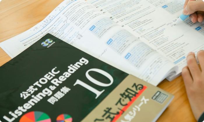 国際交流委員会の活動に参加する湘北短期大学の学生