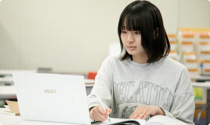 事務職を目指して学ぶ湘北短期大学の学生