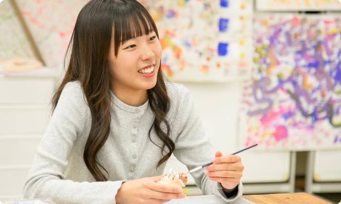 湘北祭のパフォーマンス制作や造形の授業に取り組む保育学科の学生